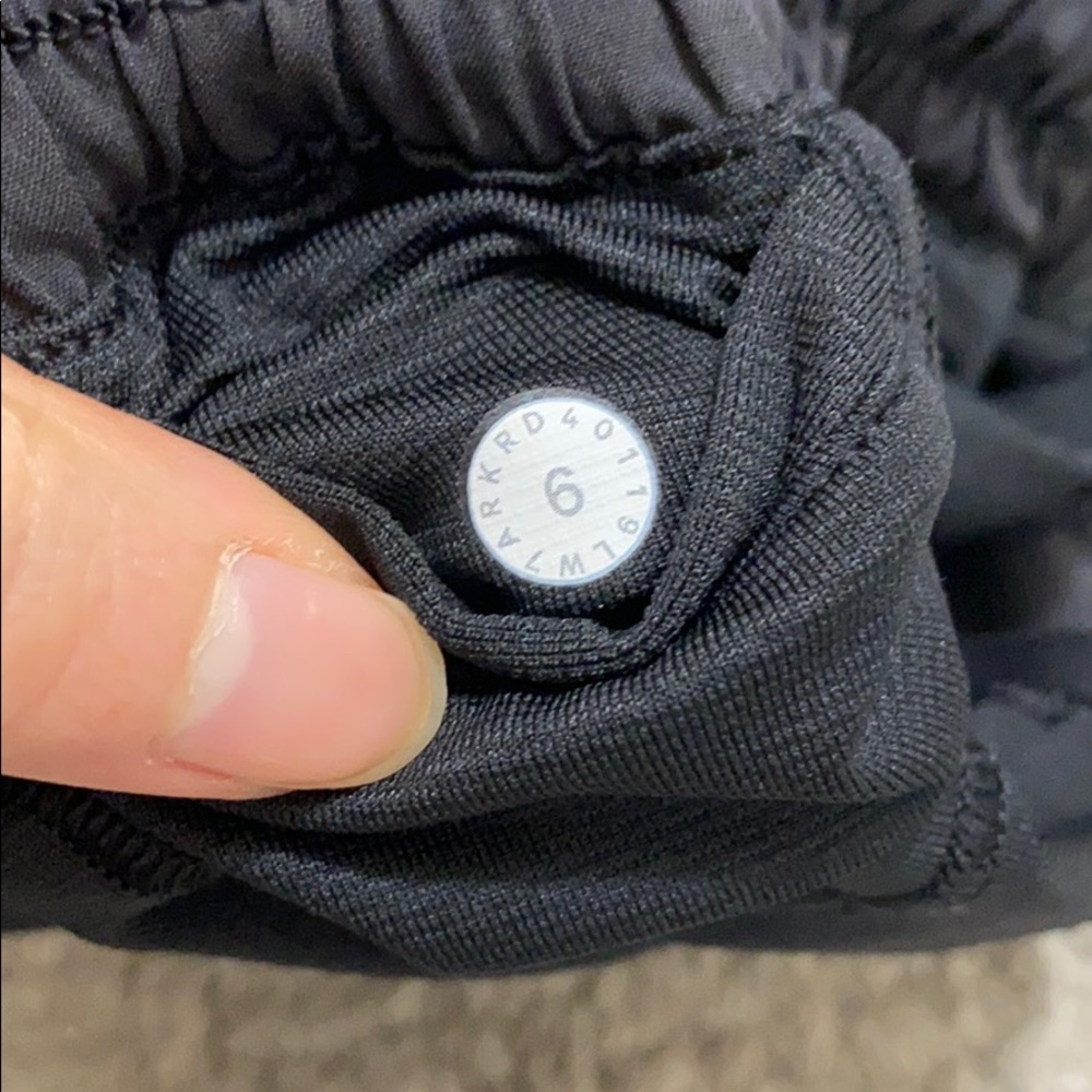 Lululemon Hotty Hot shorts- Black 2.5” - Picture 6 of 6
